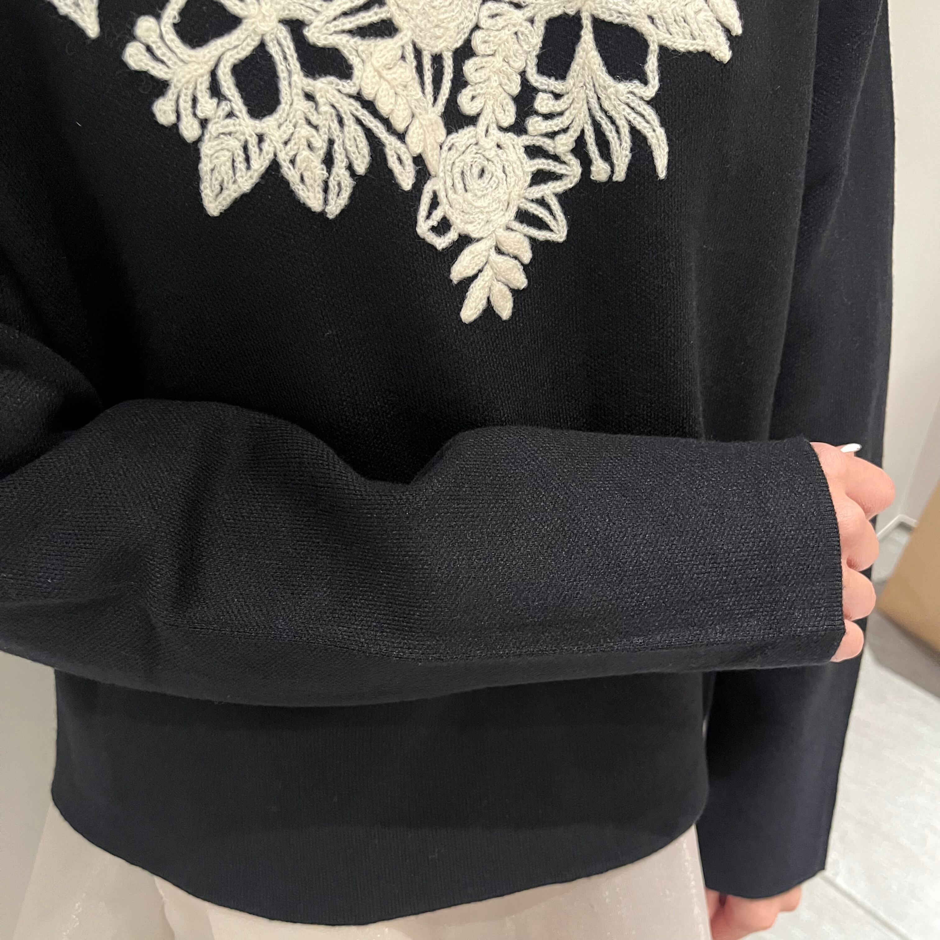 45R 刺繍のプルオーバー 刺繍入りニットプルオーバー［40011］ | conforobe(コンフォローブ)