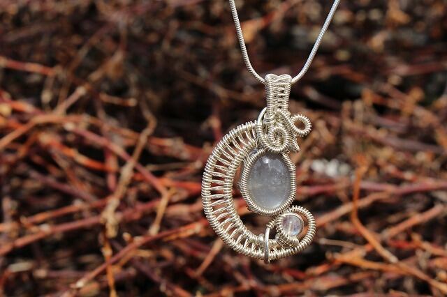 Moonstone silver925 wirewrapping pendant
