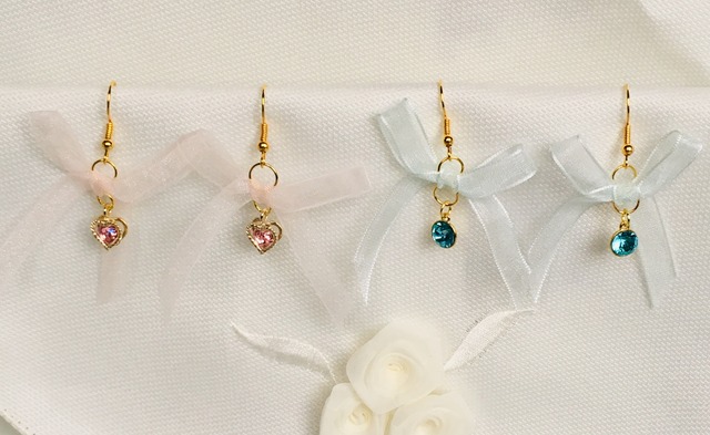 ＊オーガンジーリボンとスワロフスキーのピアス＊【イヤリング変更可】