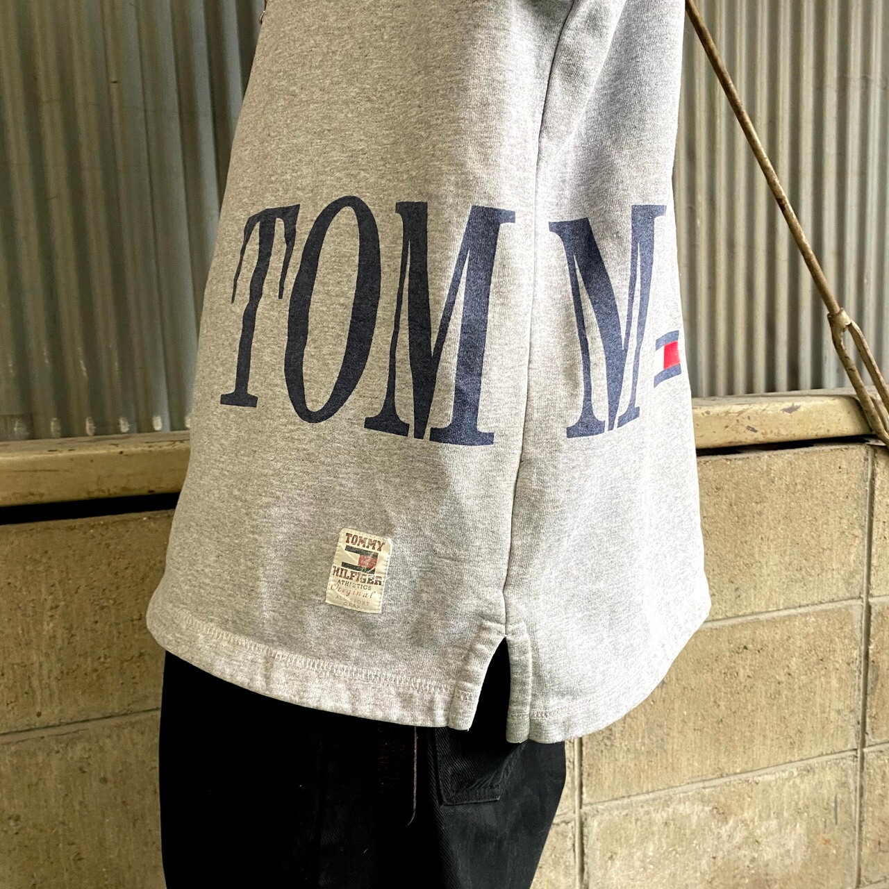 90年代 TOMMY HILFIGER トミーヒルフィガー ビッグロゴ 巻きプリント 