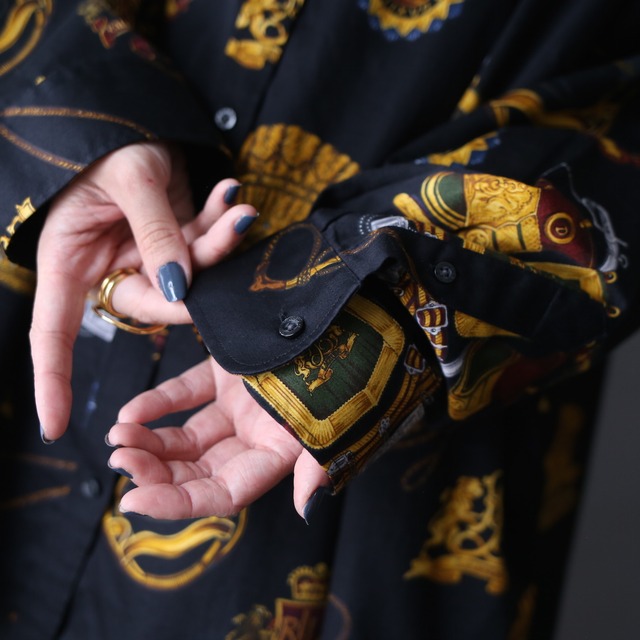 "LAUREN RALPH LAUREN" elegant scarf motif pattern XXX over silhouette shirt