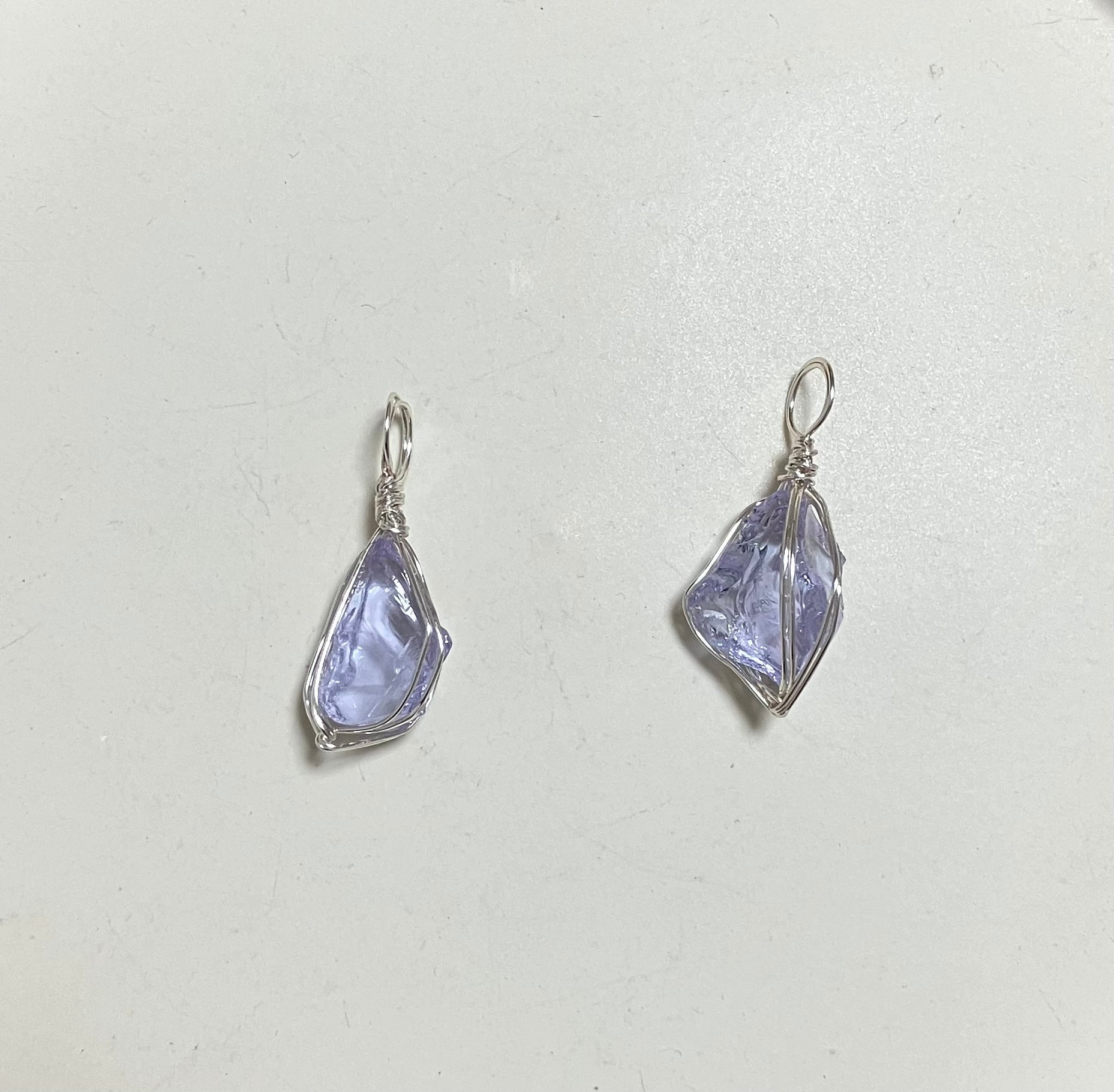 レア】アンダラクリスタルのチャーム（カラーチェンジラベンダーB