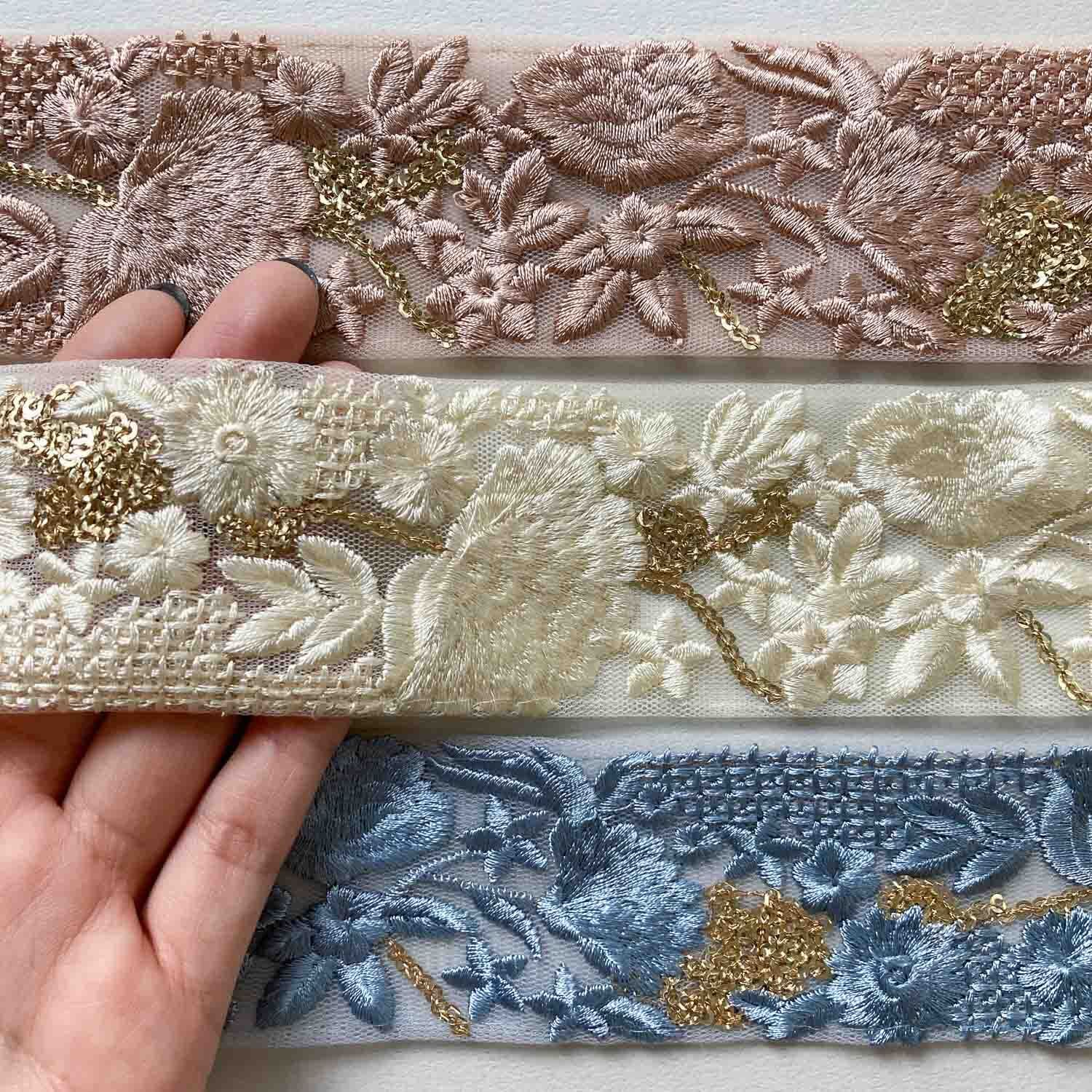 再入荷〉スパンコールとクロスステッチ入お花刺繍リボン（1mカット