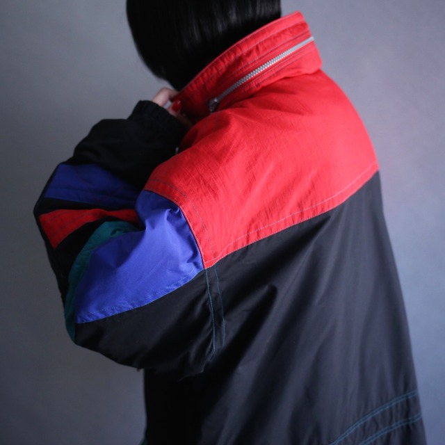asymmetry multi coloring switching gimmick pattern over silhouette mountain jacket