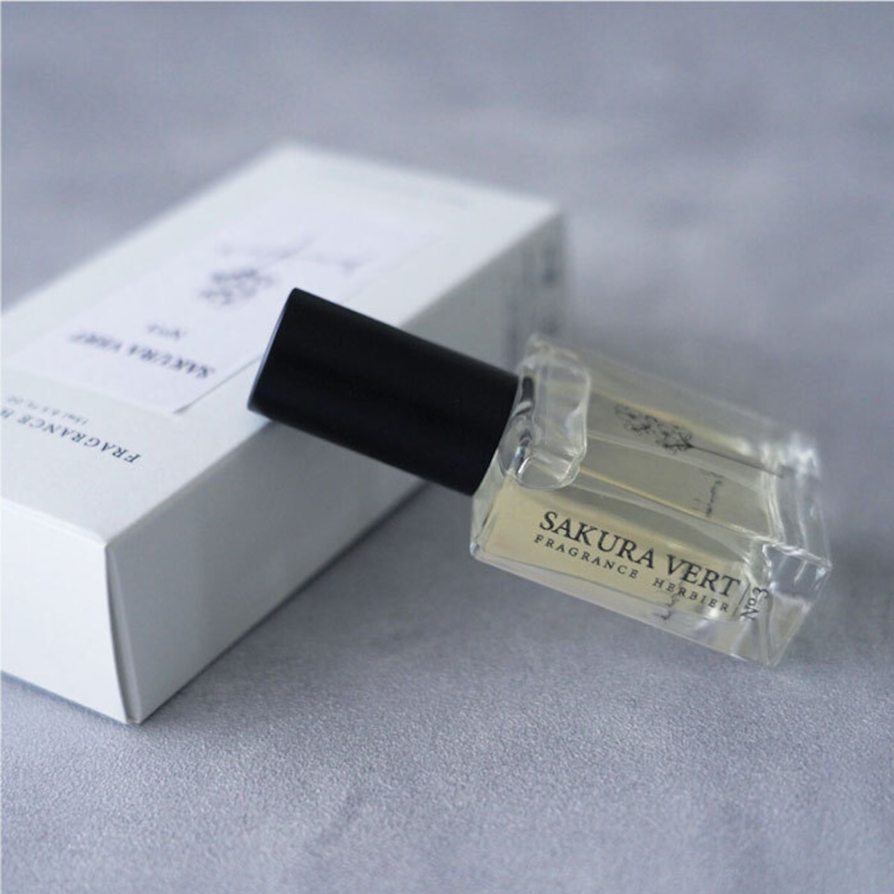 香水 桜 の香り さくら フレグランスエビエール Botanicfolk 15ml コンパクト 携帯 いい香り アロマ かわいい プレゼント