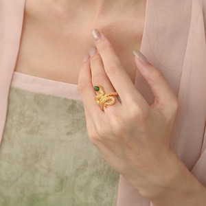 蛇のリング - 持ち主の個性とスタイルを引き立てる R447