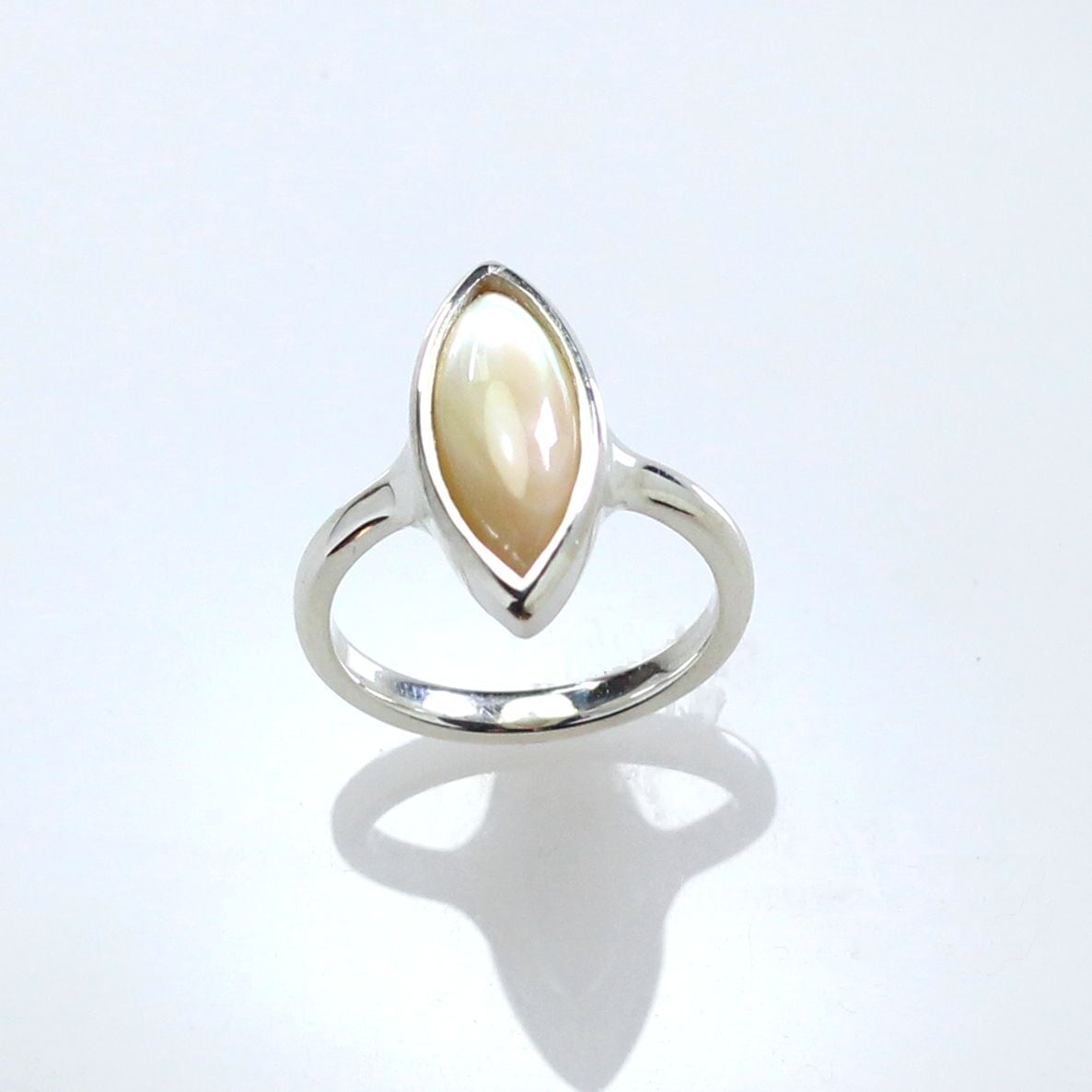 Sv925 夜光貝リング(マーキスカボション)