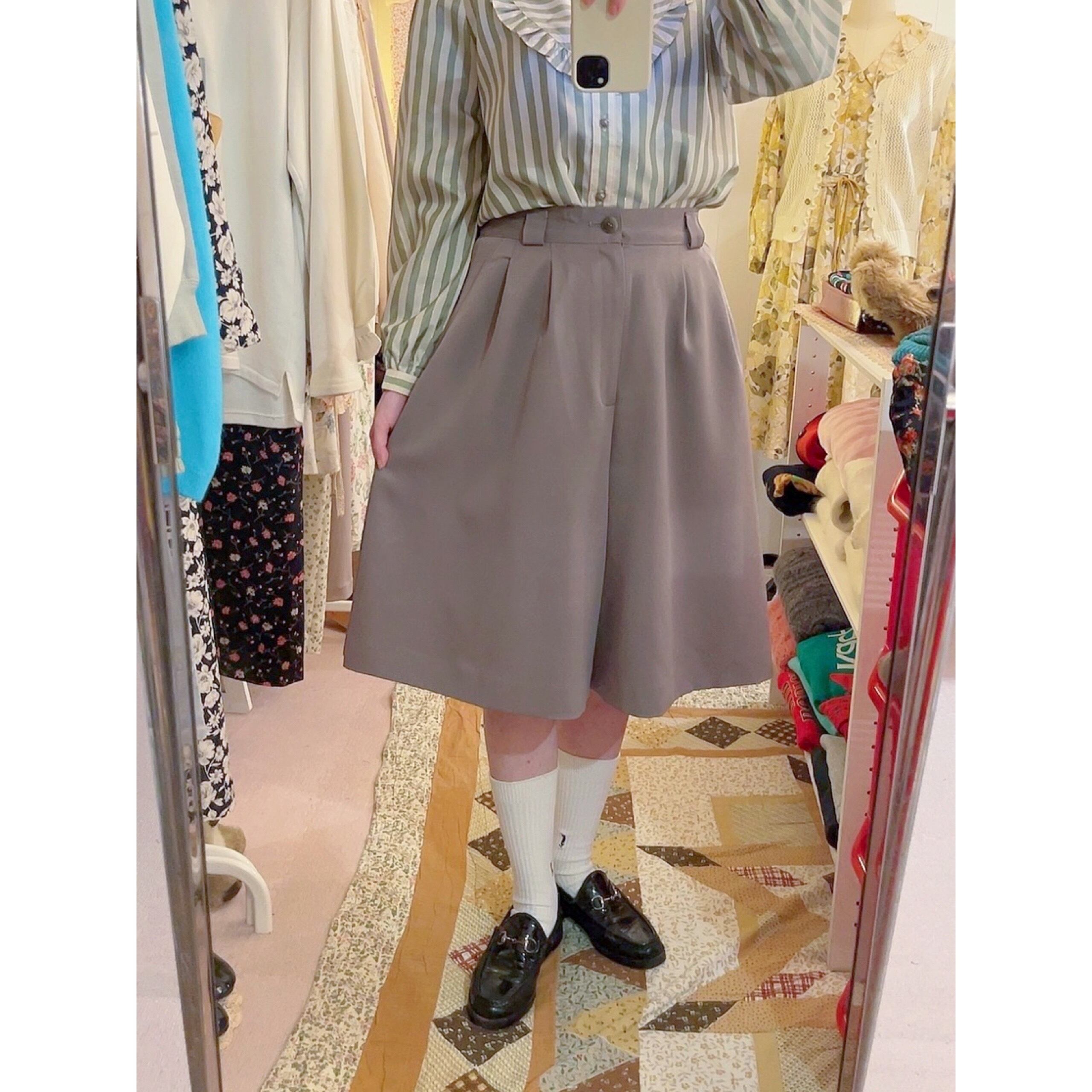 gray beige flare half pants