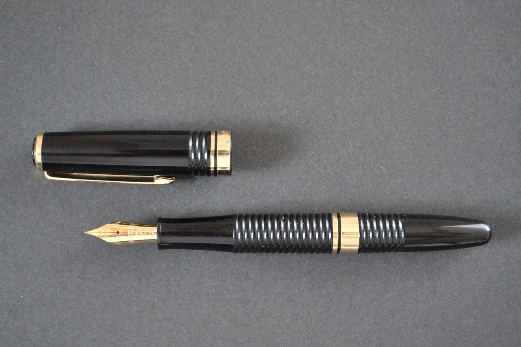 PLATINUM　#3776　ギャザード　ボルドー　中細字 80s プラチナ＃3776ギャザード PLATINUM #3776 Gathered