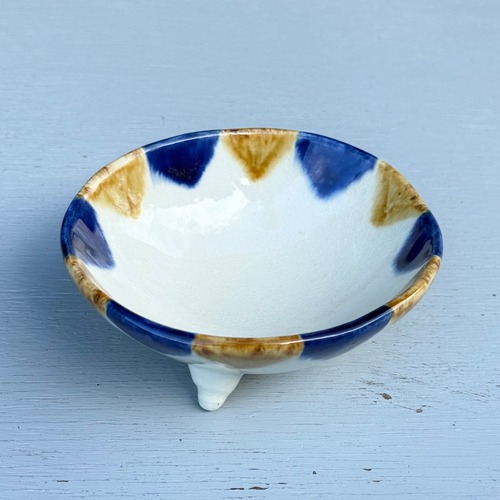 三つ足小鉢（さんかくマーチ）