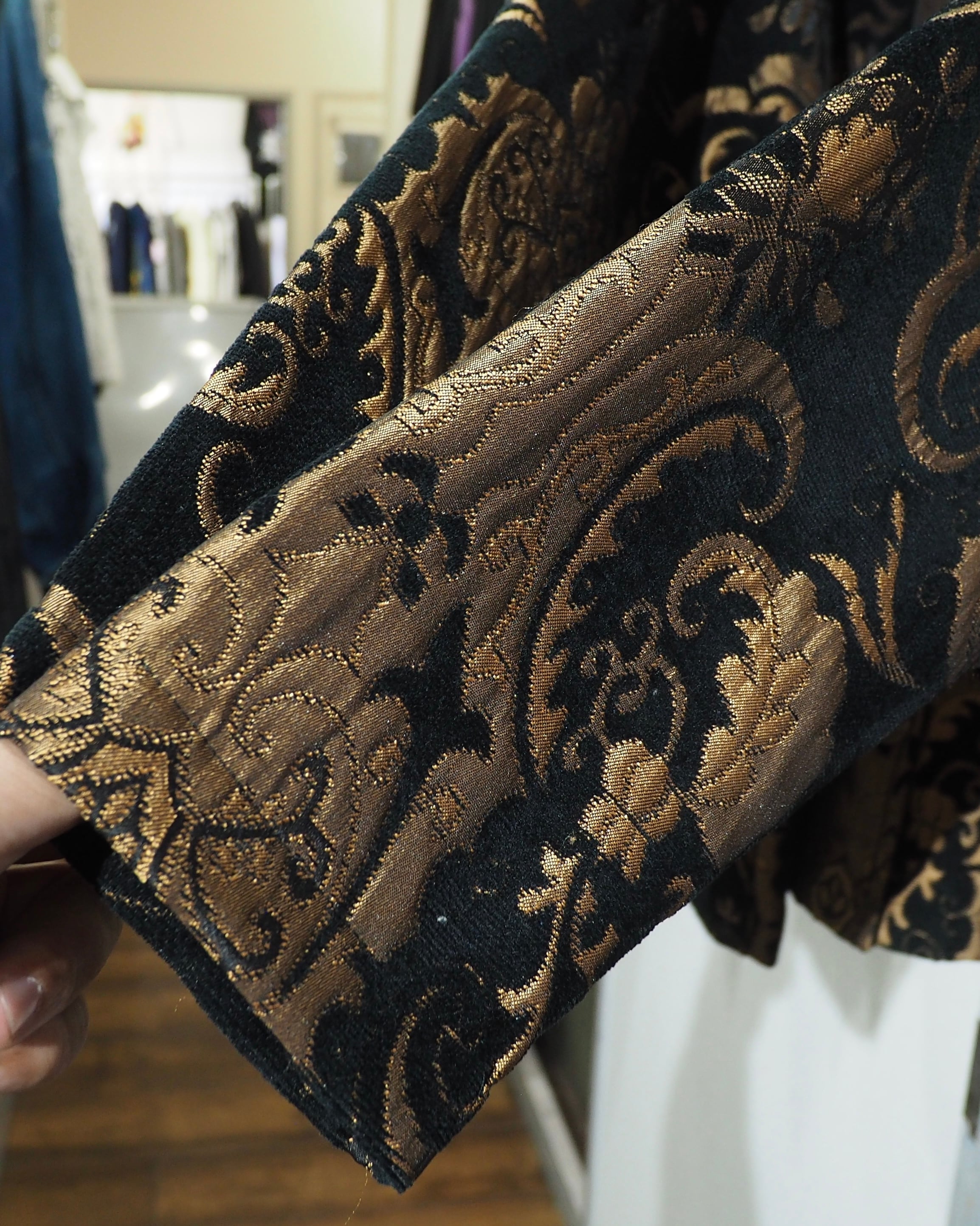 " Made in USA " Beautiful Luxury Baroque Pattern Vintage Gobelin Jacket