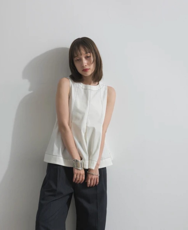 ナンバーミーTOKYO" TAC FLARE NO SLEEVE TOPS"WHITE