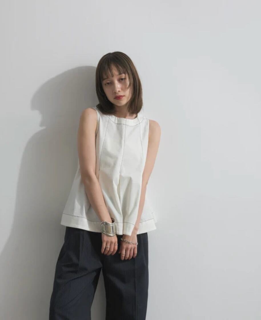 ナンバーミーTOKYO" TAC FLARE NO SLEEVE TOPS"WHITE