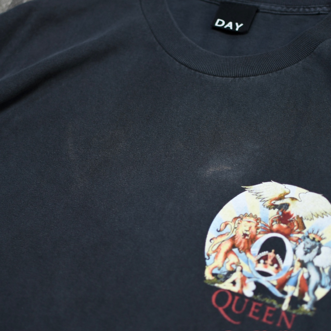 QUEEN fade band tee