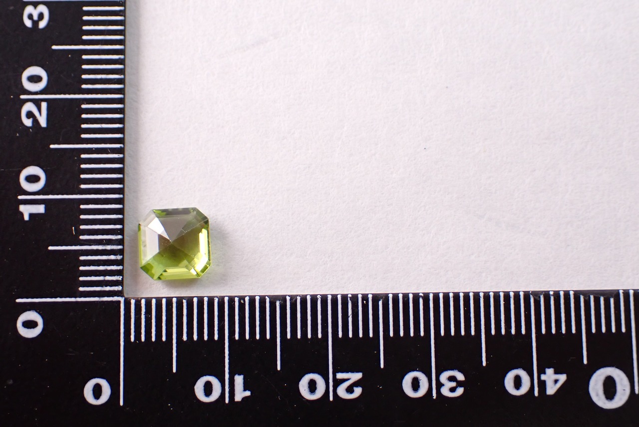ペリドット　1.55ct　[D2-399]