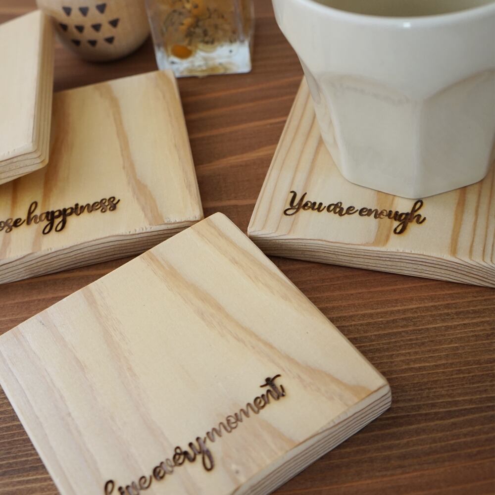 無垢のコースター 4枚セット / 蜜蝋ワックス仕上げ / お好きな文字を