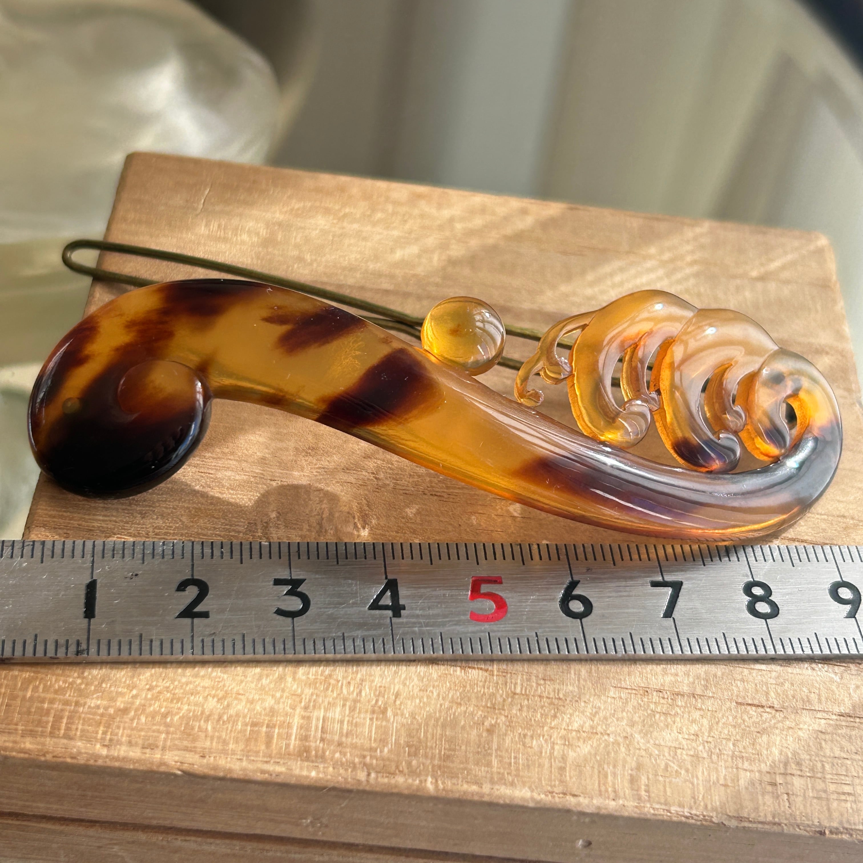 アンティーク　浪に飛沫しらたまの髪留め