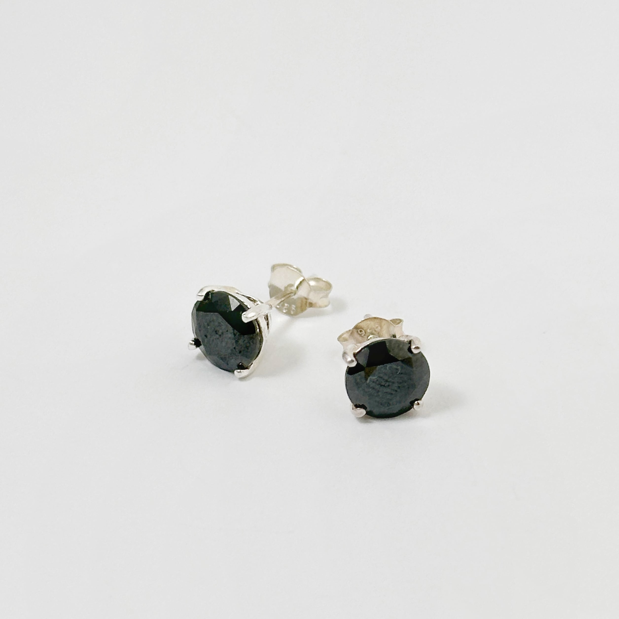 ブラックジルコニア 7mm スタッド ピアス | 【公式通販】鎌倉の
