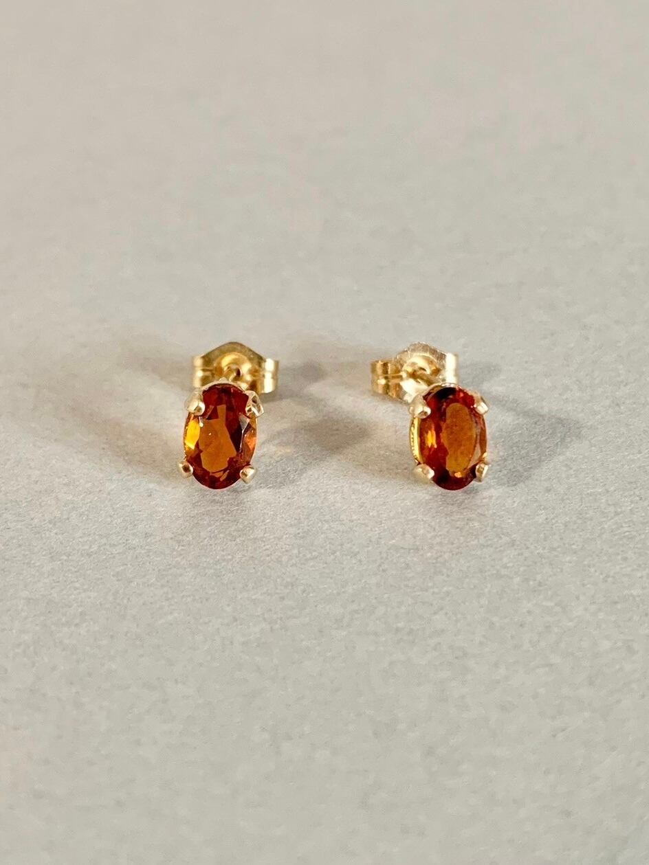 oval stud pierce マデラシトリン