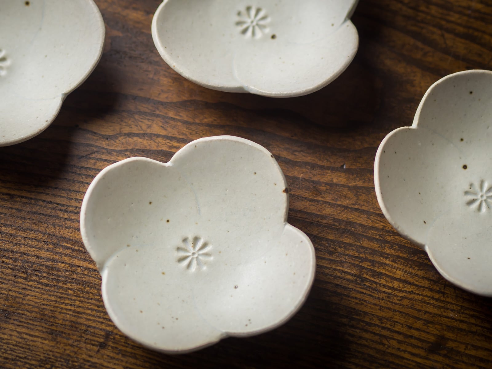 白釉 花形小皿（小鉢・豆皿）／阿部 恵里 | 手作りの器・食器の