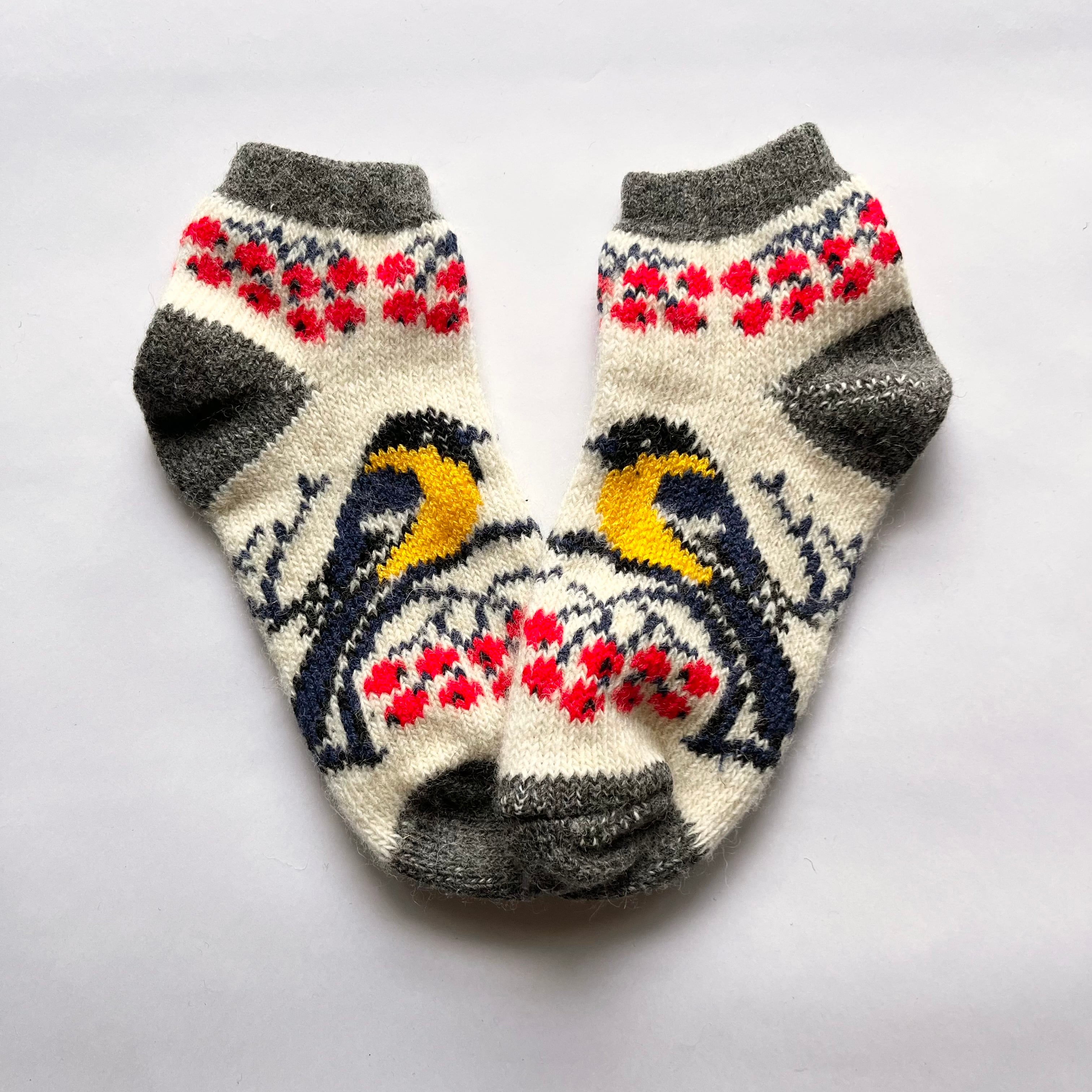 ウクライナ支援/くるぶし丈ウールソックス(鳥とナナカマド柄)