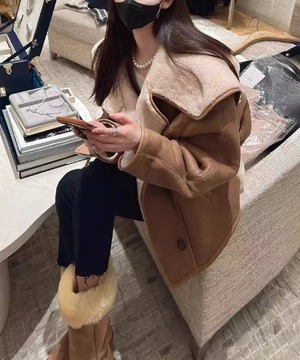 ふわもこ ムートン ジャケット コート レディース トップス アウター 上着 ムートンコート 丈長 ミディアム 長袖 襟付き もこもこ ふわふわ ポケット 前開き ボア かわいい 大人可愛い きれいめ シンプル カジュアル おしゃれ こなれ感 主役級 存在感 無地 春 秋 冬 ママ 通勤 学生 学校 通学 デート お出かけ 旅行 公園 女子会 休日 ショッピング カフェ 重ね着 暖かい 防寒 体型カバー 普段使い 着回し レイヤード S M L XL ゆったり 茶色 ブラウン