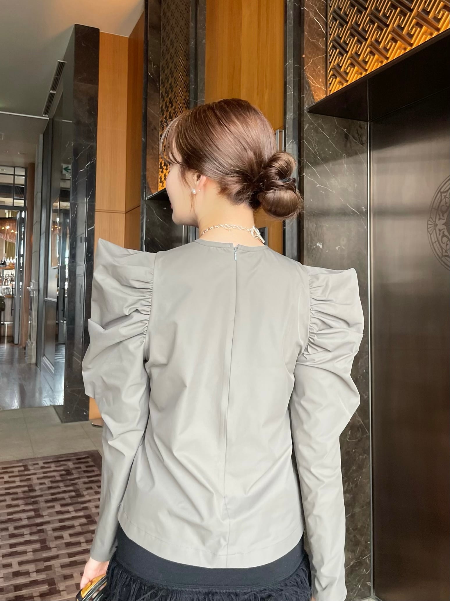 HYEON ヘヨン ribbon gather blouse / grey