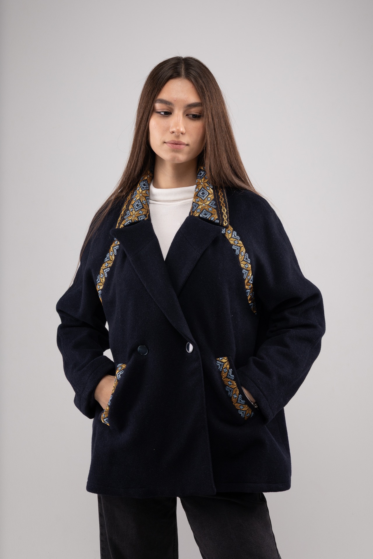 ウクライナ産プレミアムウール100%ジャケットコート（ウクライナ）平行縫い　シルク手刺繍 - 2