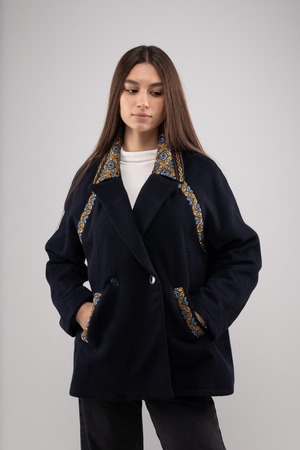 ウクライナ産プレミアムウール100%ジャケットコート（ウクライナ）平行縫い　シルク手刺繍