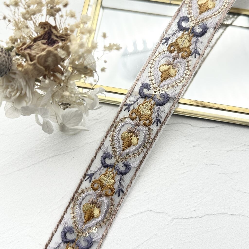 リーフ✕ゴールド刺繍❤ホワイト〜ベージュ〜水色系【1】インド刺繍リボン　タッセル フェアリーシリーズ | インド刺繍リボン専門店Rino Ribbon