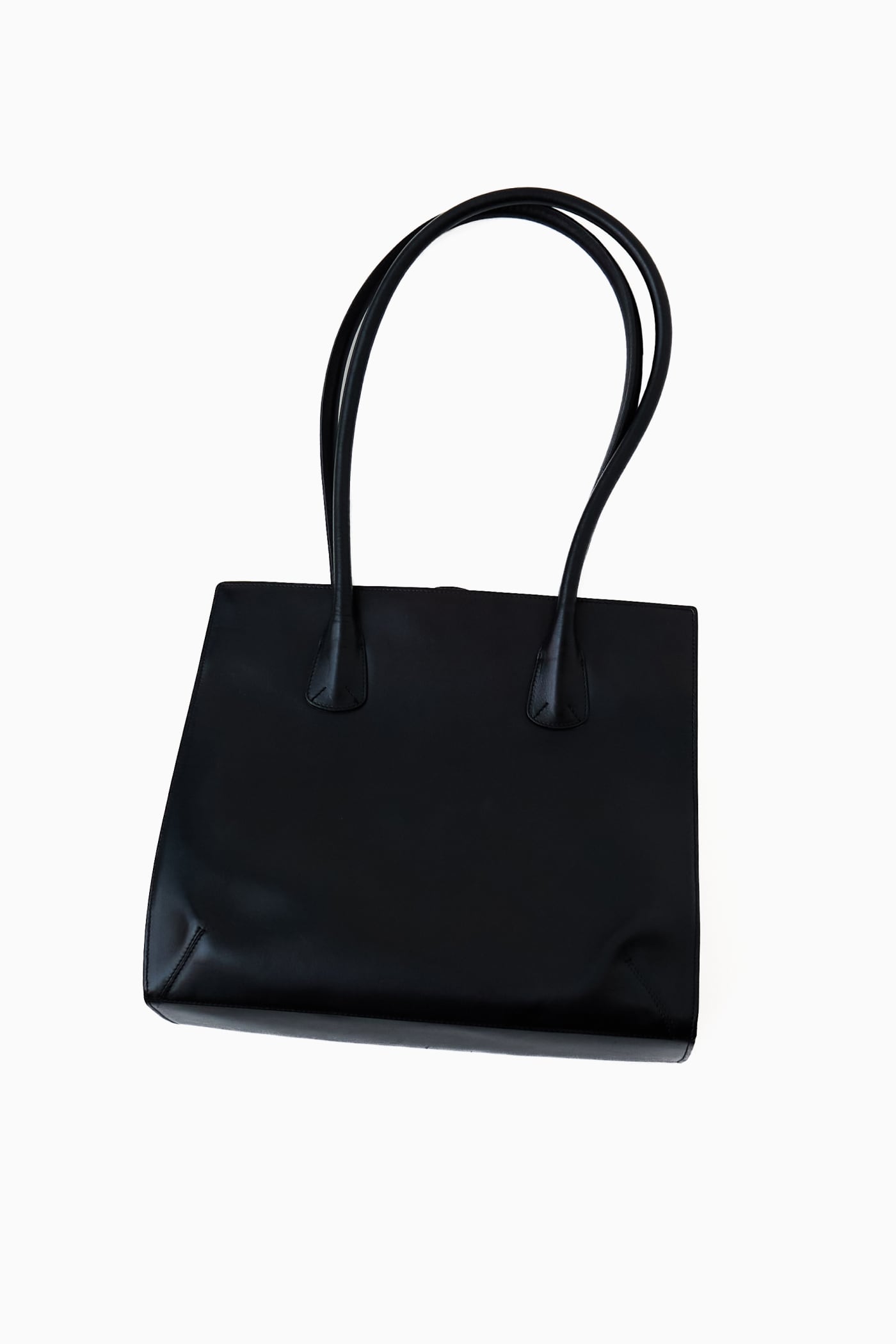 GIORGIO ARMANI BLACK LEATHER HAND BAG | Reben｜デザインという文脈