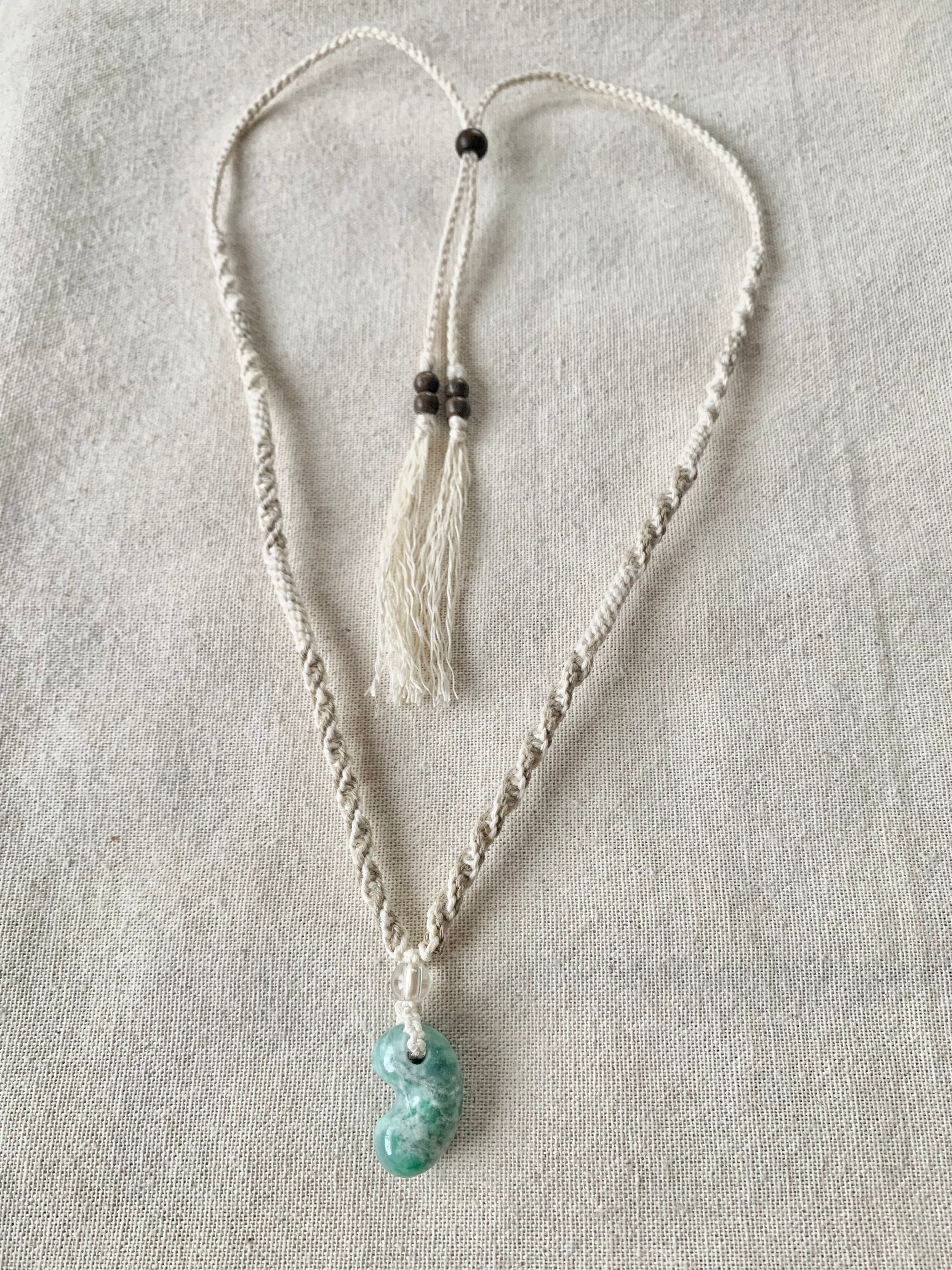 糸魚川翡翠(ろうかん質)勾玉ネックレス1点もの