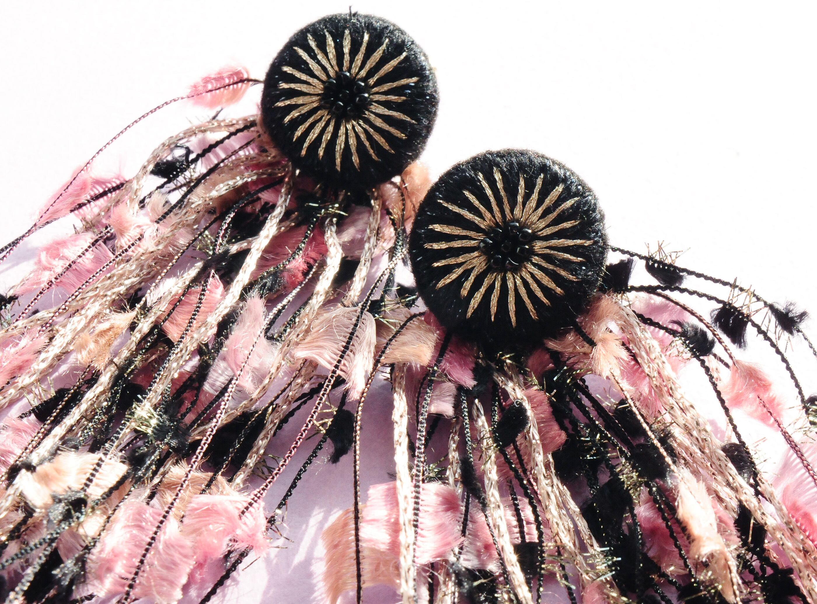 ＜Stella～願い事の星～＞『 刺繍フリンジピアス/Black×Pink 』