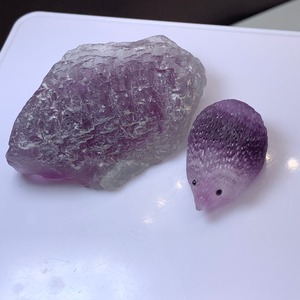 パープルフローライト原石クラスター×フローライトハリネズミ