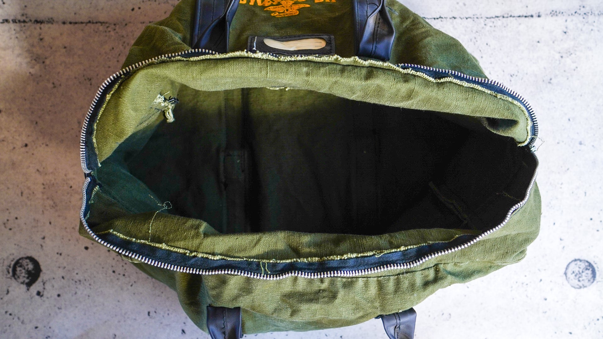 1960s】 U.S.M.C. キャンバス ダッフル バッグ《アルミジッパー