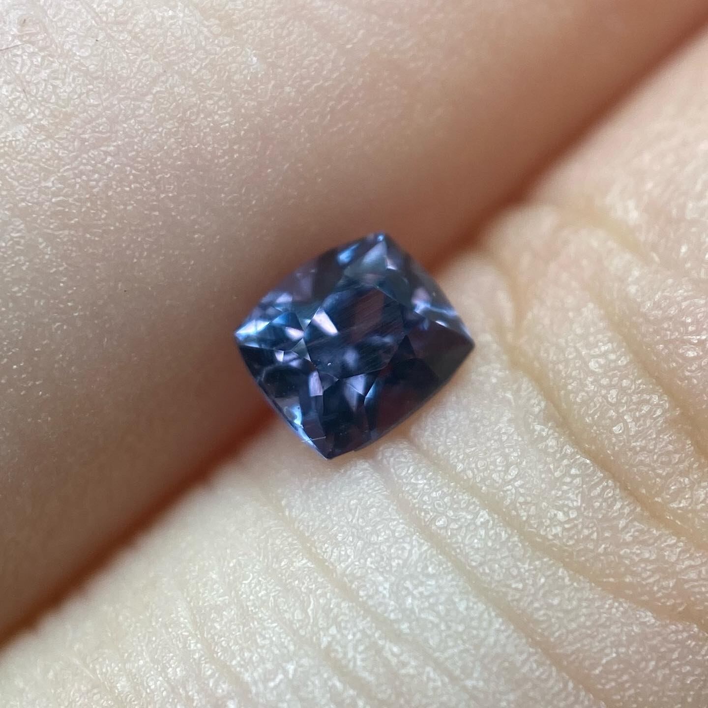 ミステリアスな3変幻　ベキリーブルーガーネット