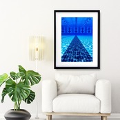 Pool party｜青の深さと水面のゆらぎが広がるミニマルアートポスター｜視線を導くタイルの構図が空間を洗練｜A3ポスター