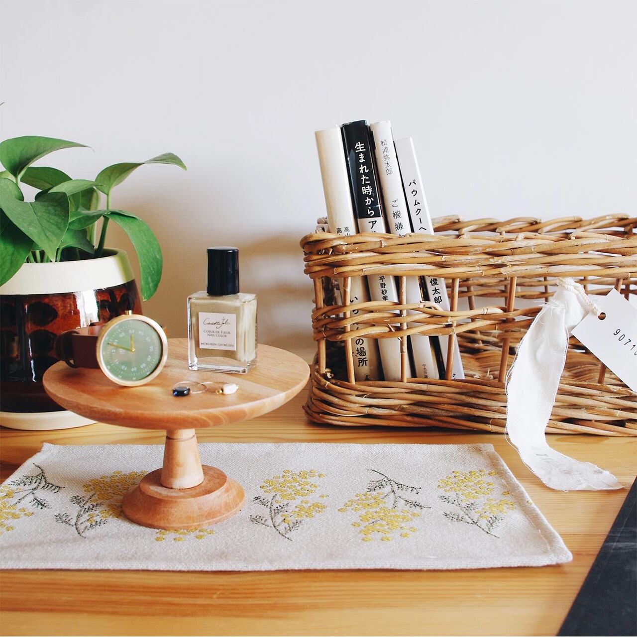 Mahogany cake stand