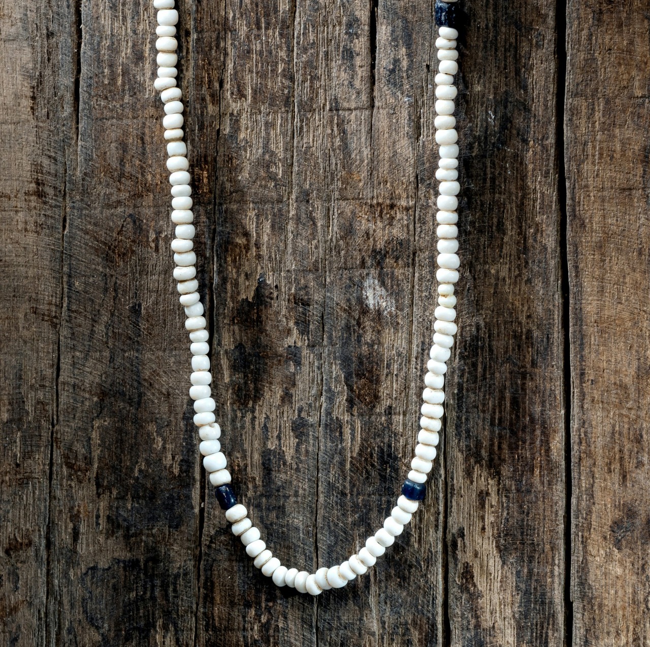 Mandi/マンディ Antique Beads Necklace(60cm)(White×Navy)
