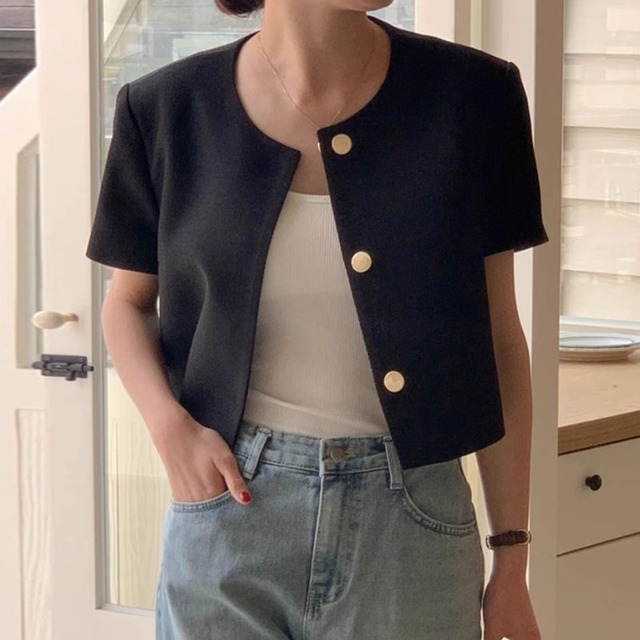 ジャケット アウター トップス カーディガン 金釦ノーカラージャケット ノーカラー半袖ツイードジャケット ショート丈半袖ノーカラージャケット ノーカラー クルーネック ラウンドネック 半袖 金ボタン ショート 無地 ツイード レディース かわいい 大人可愛い おしゃれ ガーリー エレガント キュート きれいめ 上品 お出かけ ショッピング 休日 通勤 通学 デート 女子会 体型カバー ゆったり 普段使い フェミニン シンプル カジュアル レトロ 鮮度アップ