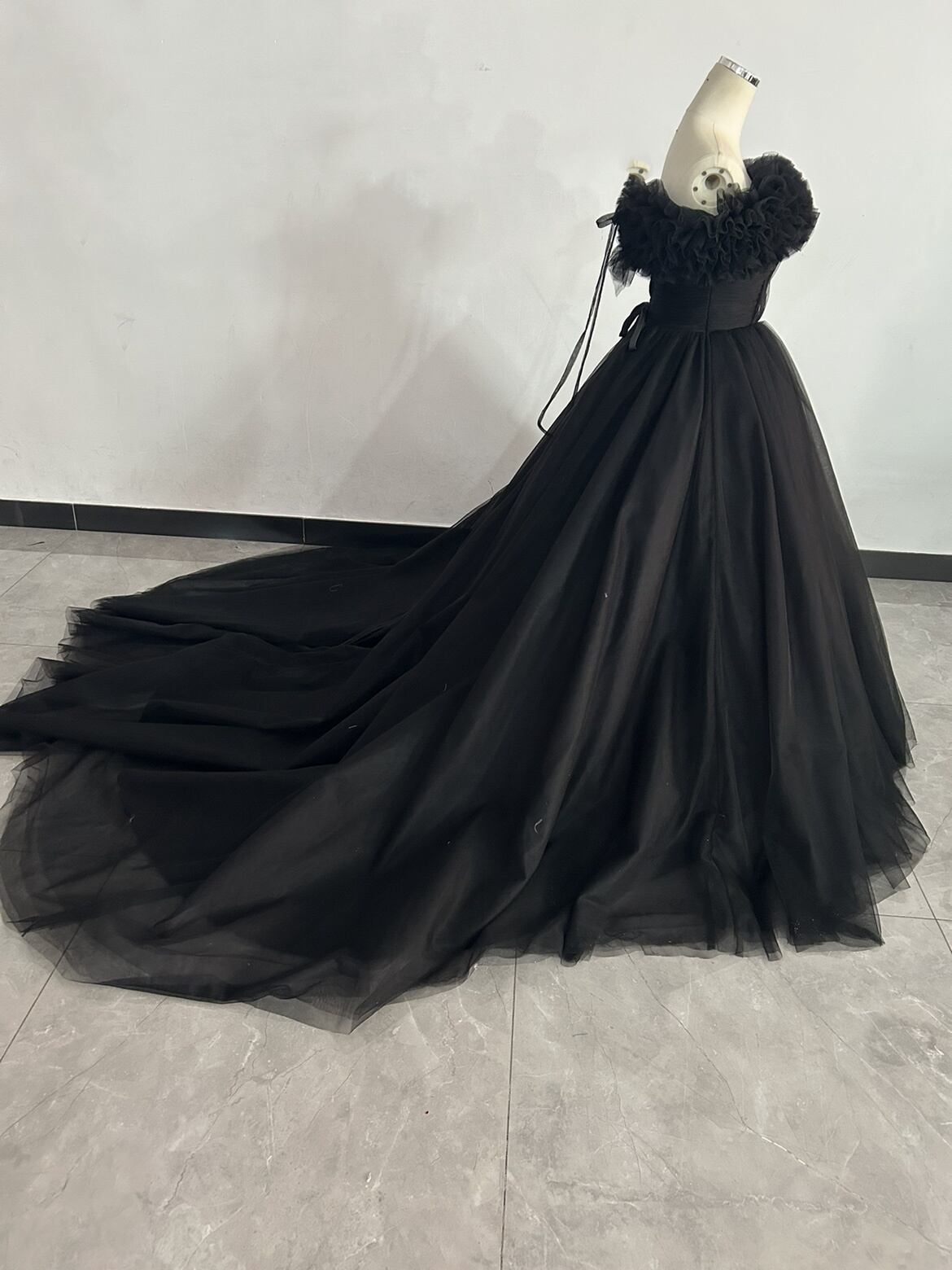 新品タグつき⭐︎黒のオフショルダーパーティードレス 61sKTrBUK4L._UY1000_.jpg