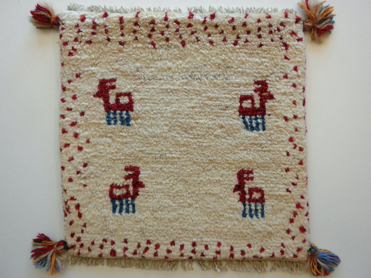 ギャッベ 座布団 本物 手織り ペルシャ Abrash サイズ 37×39cm ペルシャ産 手織りギャッベ【座布団サイズ】G162 | Heris Carpet