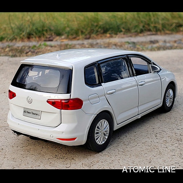 フォルクスワーゲン GOLF トゥーラン 1/32 ミニカー 全3色 ライト点灯 エンジンサウンド 合金モデル 模型 ジオラマ