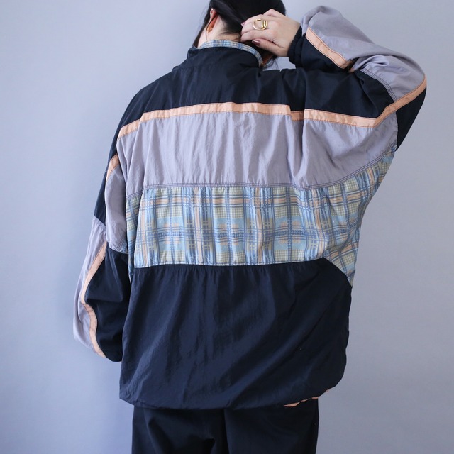 good switching design over silhouette zip-up blouson