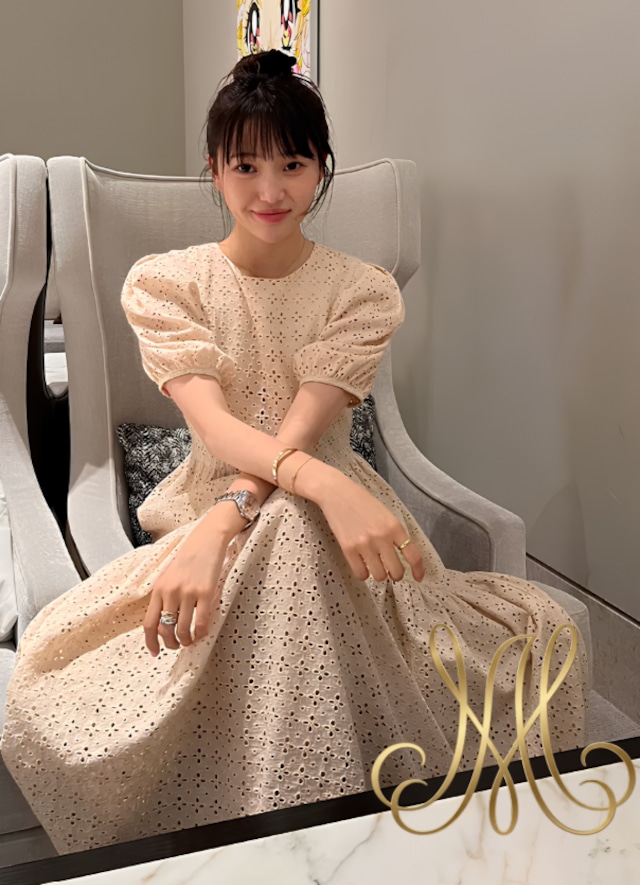 レディース フリーサイズ 3カラー ロングワンピース マキシワンピース ティアードワンピース コットンワンピース レースワンピース アイレット刺繍 総レース 白ワンピース パフスリーブ 五分袖 半袖 クルーネック Aライン フレア ウエストゴム ウエスト切り替え フリーサイズ ワンサイズ 体型カバー ホワイト 白 裏地あり 透け感 清潔感 春夏 秋服 春物 夏物 上品 きれいめ フェメイン ガーリー 大人可愛い エレガント リゾートドレス サマードレス 旅行 お出かけ パンチングレース