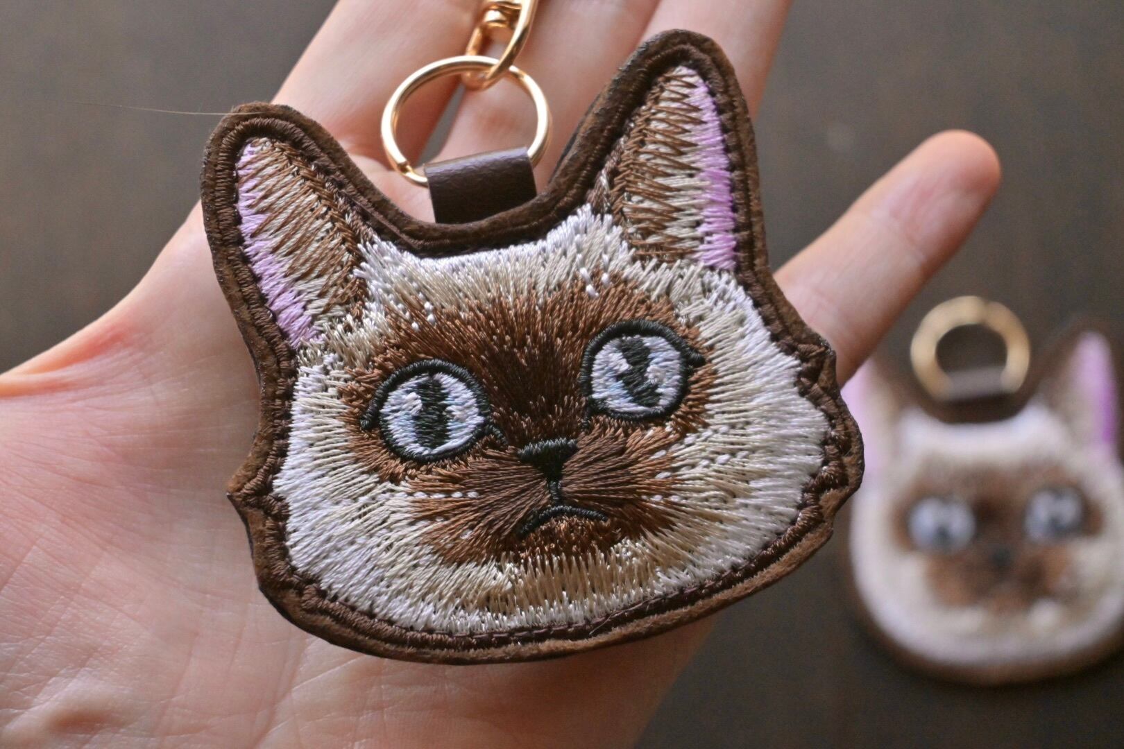 ハンドメイド　作家様　ネコ　シャムネコ　バッグチャーム　チャーム　マスコット シャム猫ちゃんのキーホルダー | 猫と暮らす洋裁店