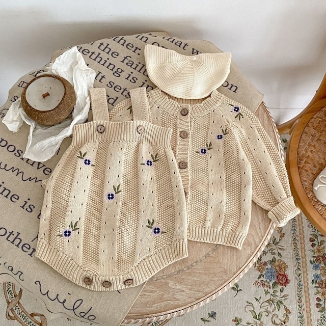 【66-100】秋ベビー 女の子コーディネート 刺繍 透かし編み ニットロンパース