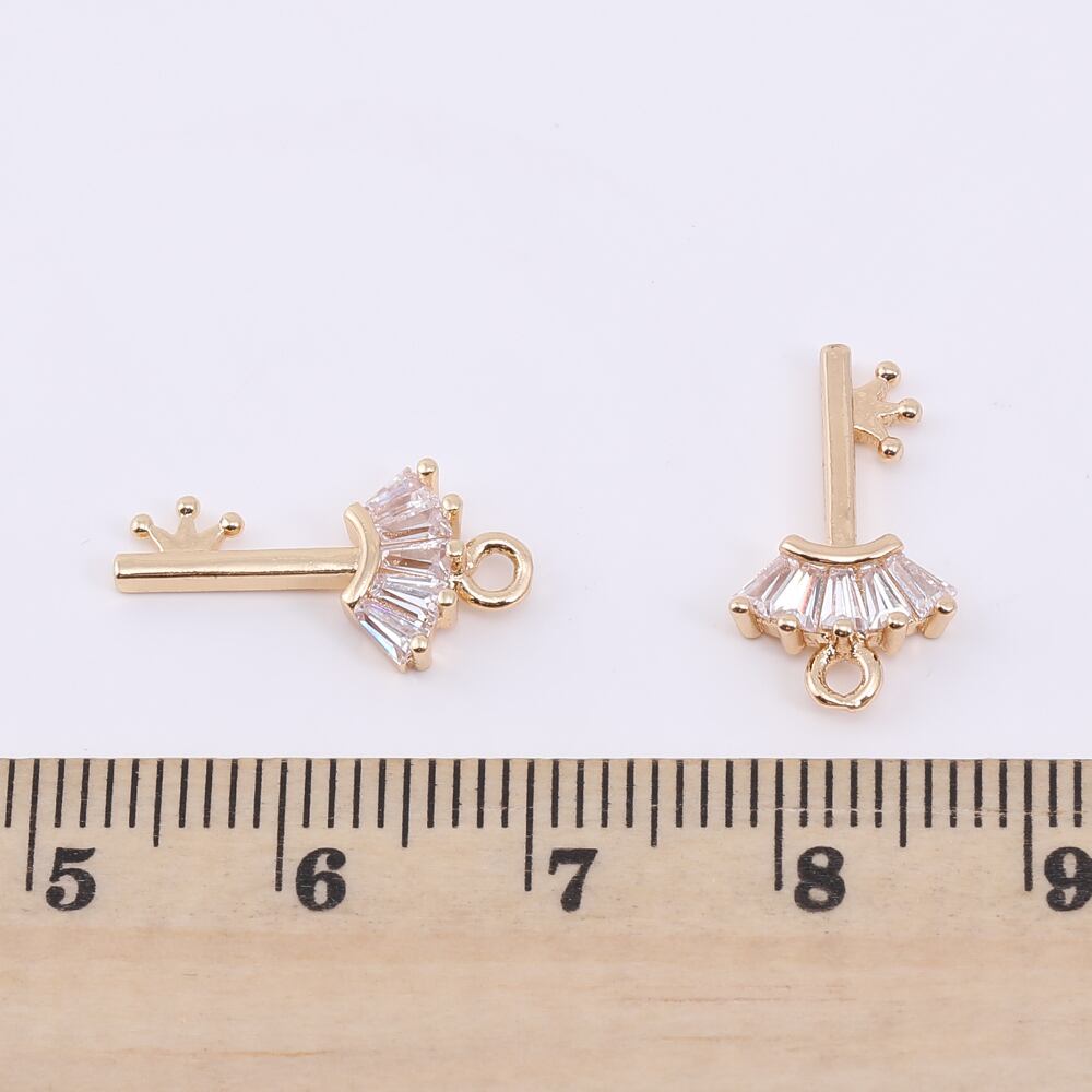 M7054 高品質ジルコニアチャーム 王冠付きキー 1カン 9×17mm