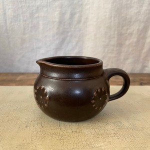 茶色いピッチャー