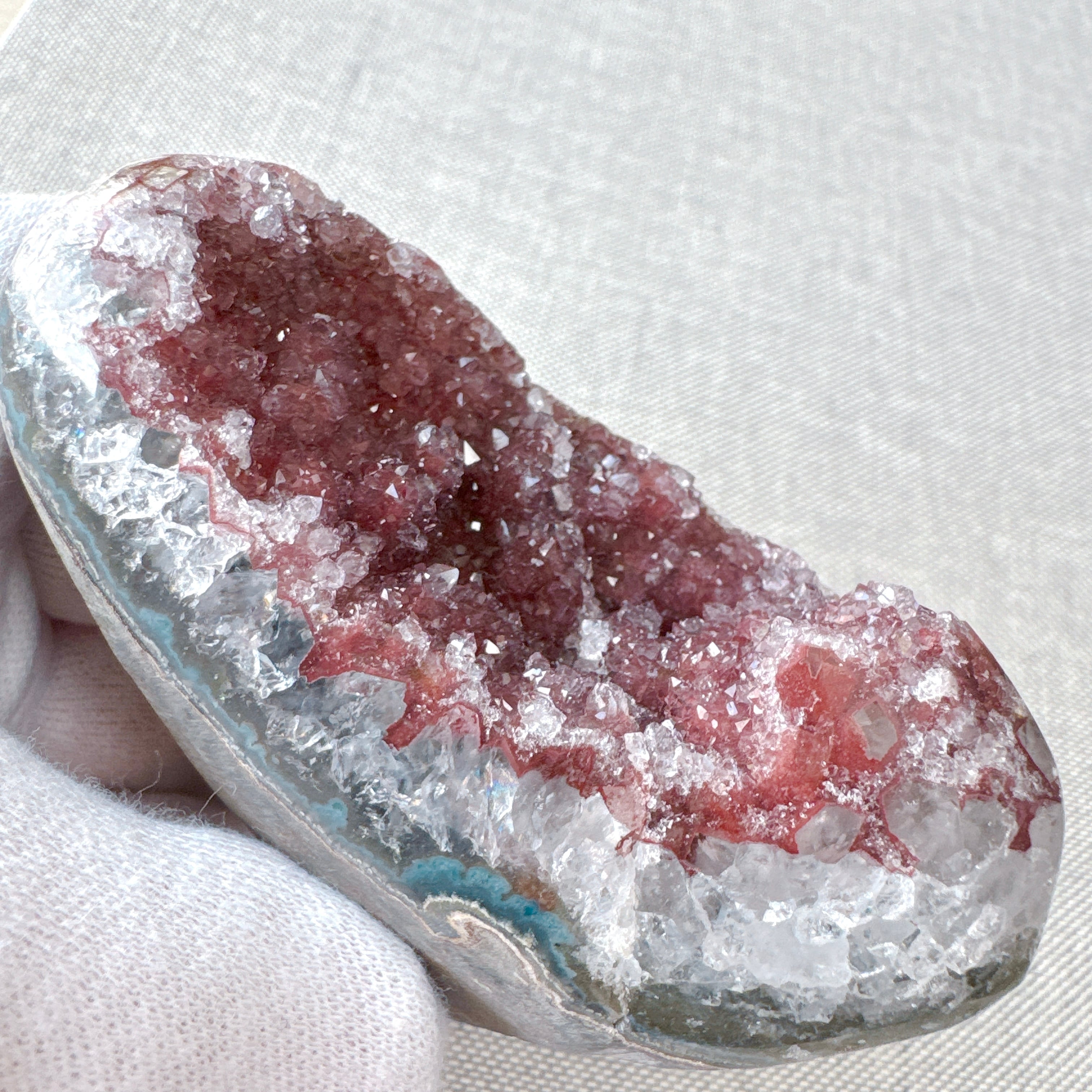 ウルグアイ産アメジストスフィア〈レインボー入り〉